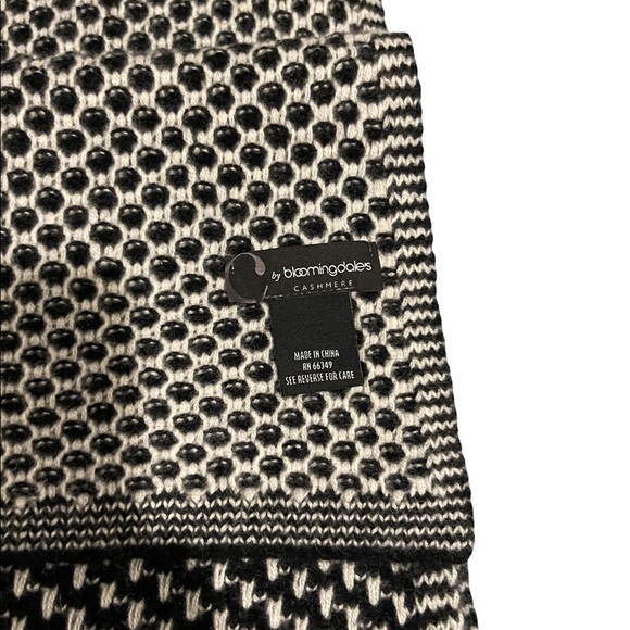 Bloomingdale’s B Cashmere Black & White Scarf - Picture 4 of 5